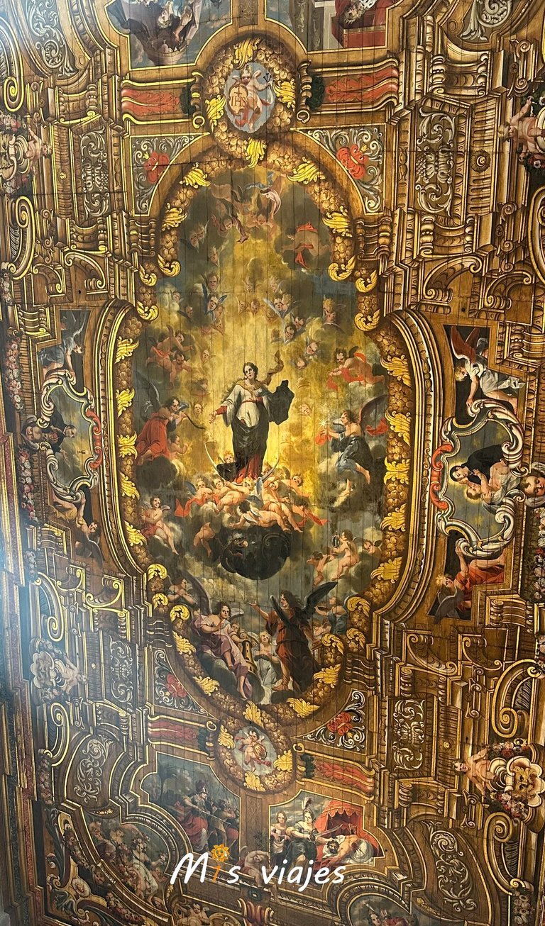 Santarém: Entre Murallas Medievales, Gótico y el Río Tajo Bello techo de la Catedral de Santarém