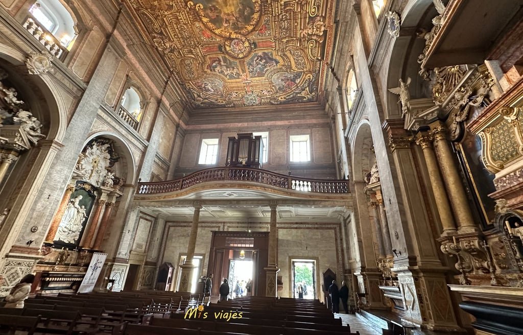 Santarém: Entre Murallas Medievales, Gótico y el Río Tajo Impresionante arquitectura de la Catedral de Santarém