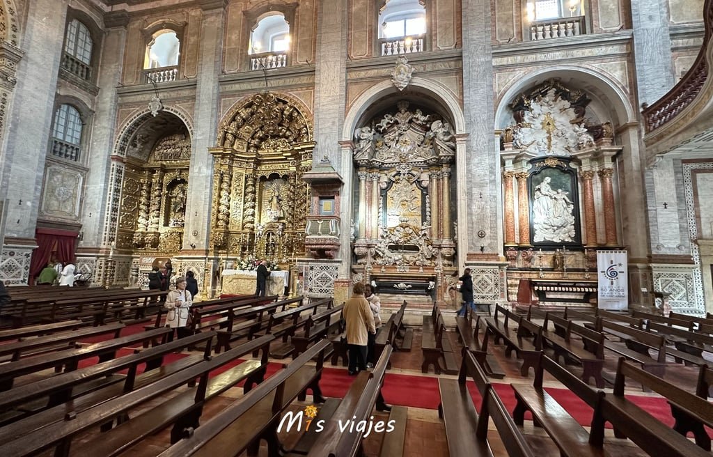 Santarém: Entre Murallas Medievales, Gótico y el Río Tajo Panorámica del interior de la Catedral de Santarém