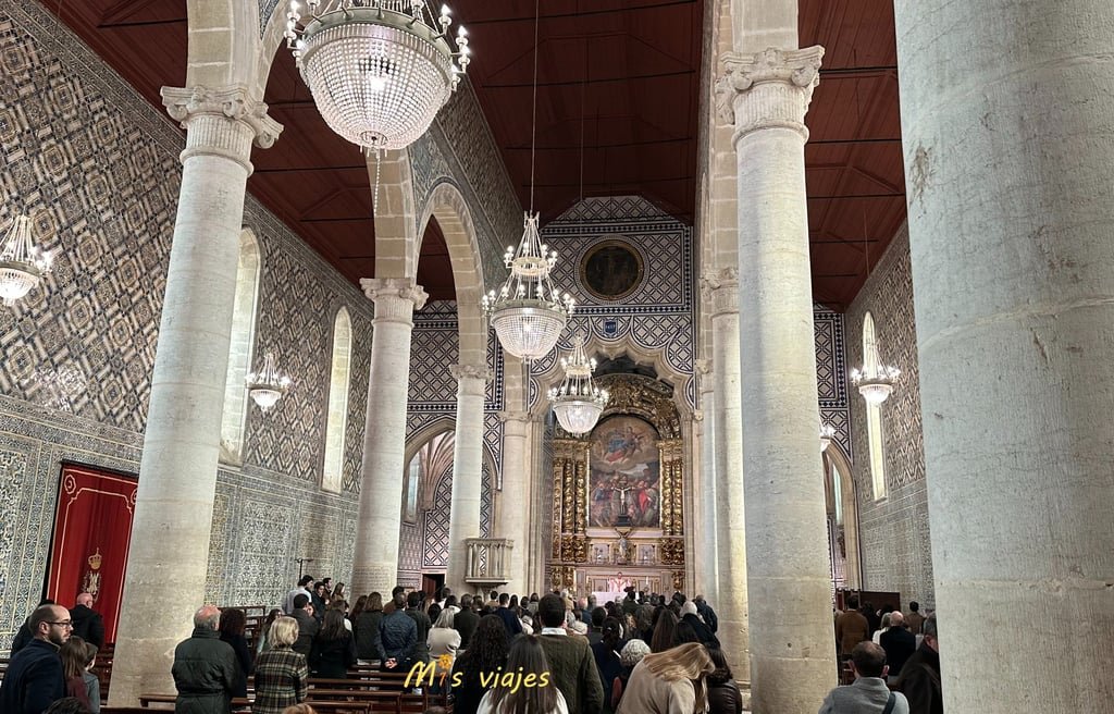 Santarém: Entre Murallas Medievales, Gótico y el Río Tajo Interior de la Igreja de Santa Maria de Marvila