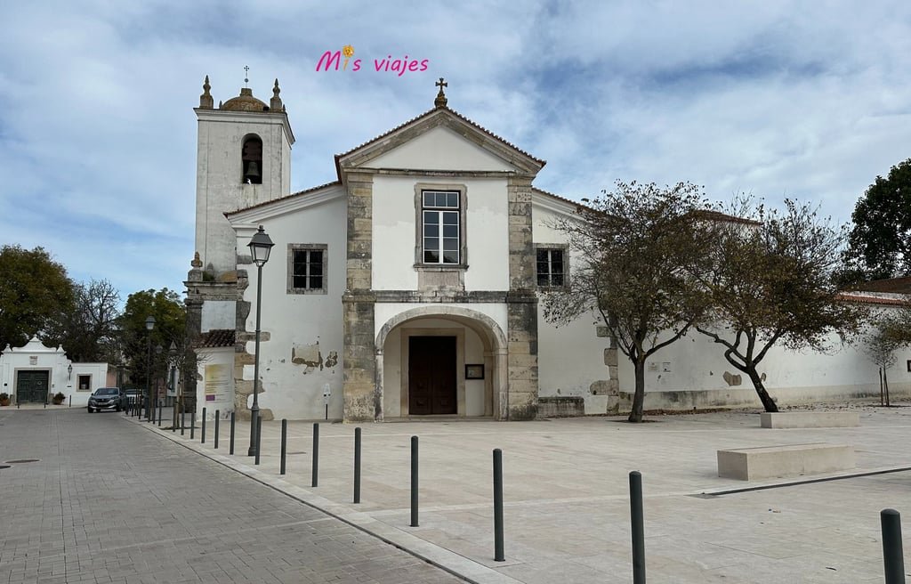 Santarém: Entre Murallas Medievales, Gótico y el Río Tajo La Igreja de Santa Maria das Alcaçovas