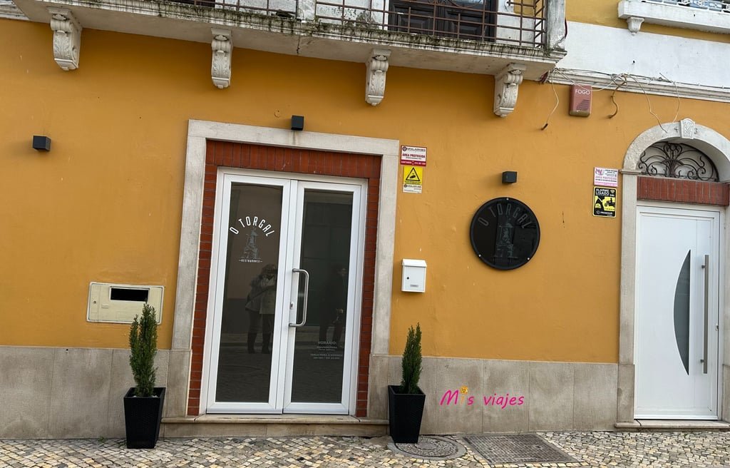 Santarém: Entre Murallas Medievales, Gótico y el Río Tajo Restaurante O Torgal en Santarém