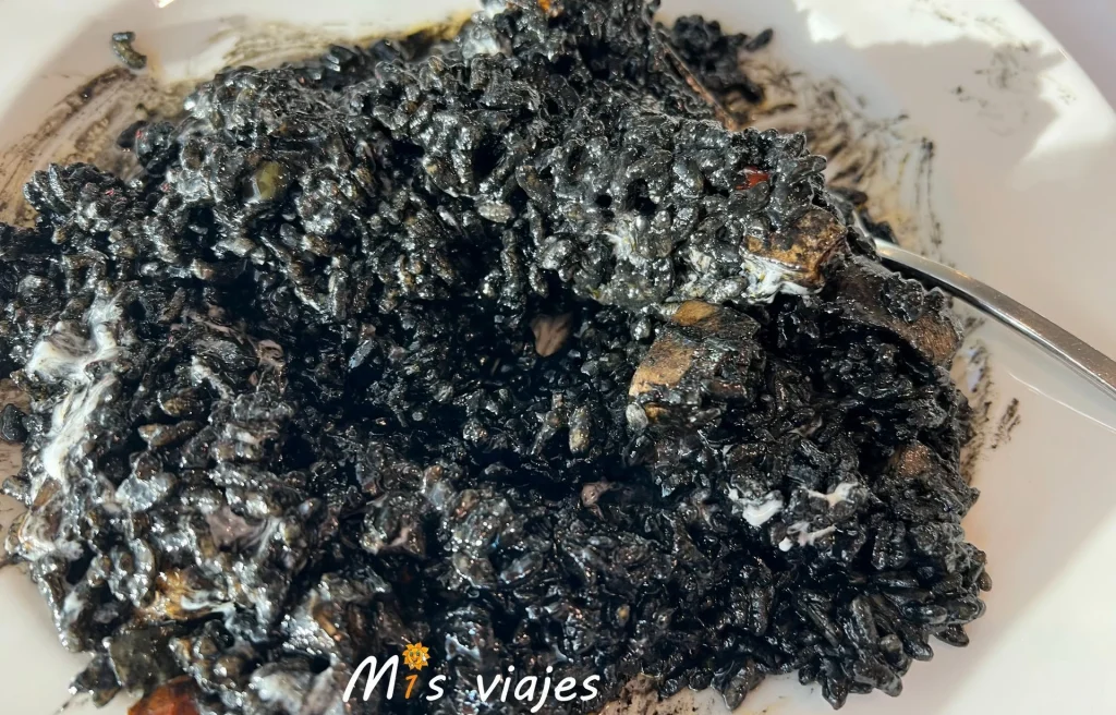 arroz negro con alioli