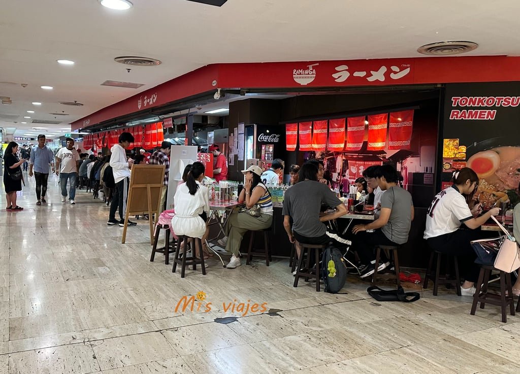 Zona de restaurantes en el MBK