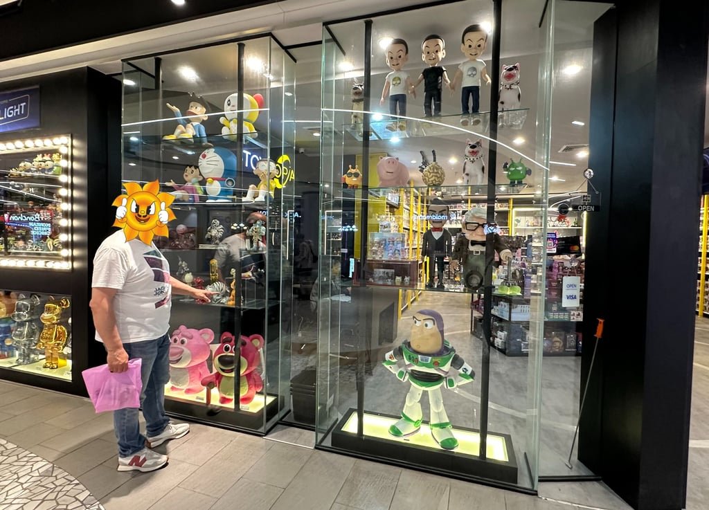 Tiendas para el entretenimiento en el MBK de Bangkok