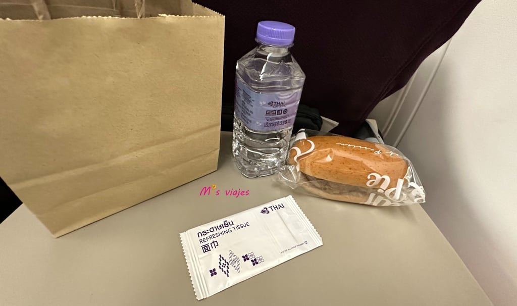 Tentempié o comida ligera servida por Thai Airways