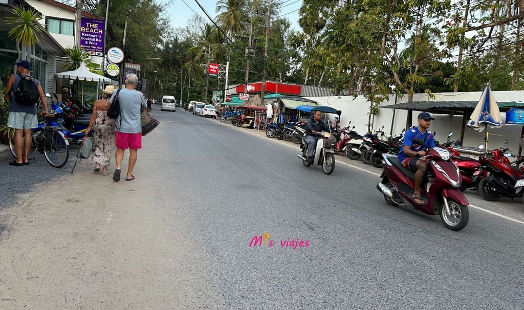 Naiyang se encuentra cerca del Aeropuerto Internacional de Phuket