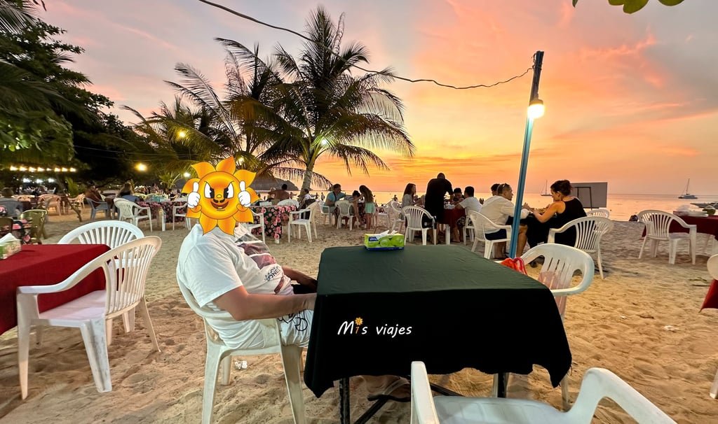 M1s Viajes cenando en Naiyang Beach