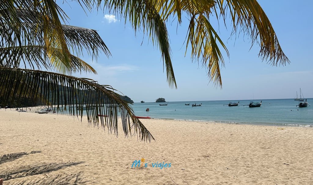 Panorámica de la preciosa playa de Naiyang