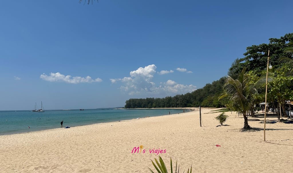 Panorámica de Naiyang Beach en la Isla de Phuket