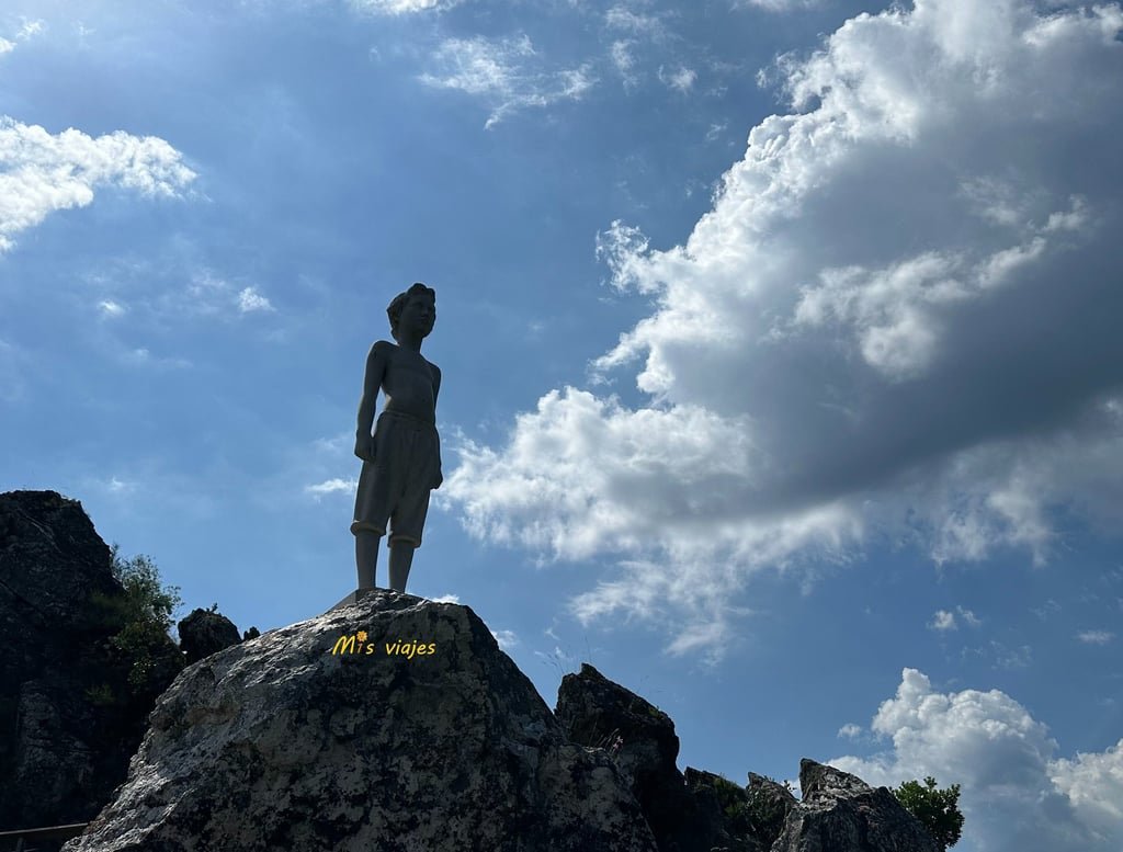 Escultura  "Na Terra dos Sonhos" de la autora Joana Alves 