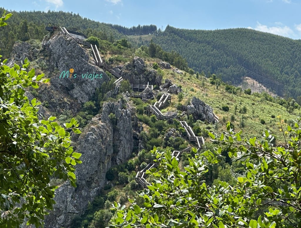 Panorámica de las pasarelas y escaleras de las Fragas de Sao Simao