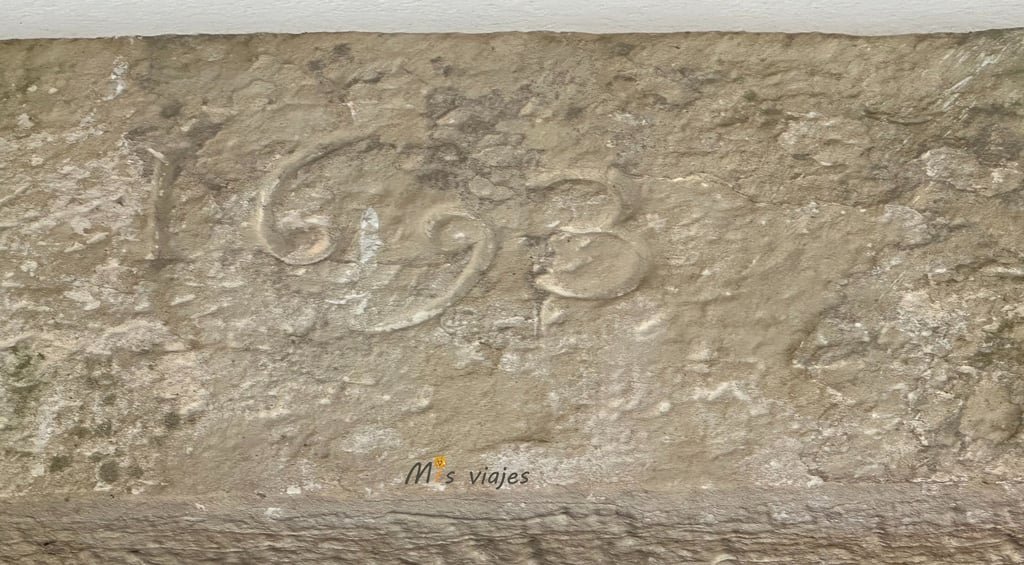 Dintel grabado con el año 1698