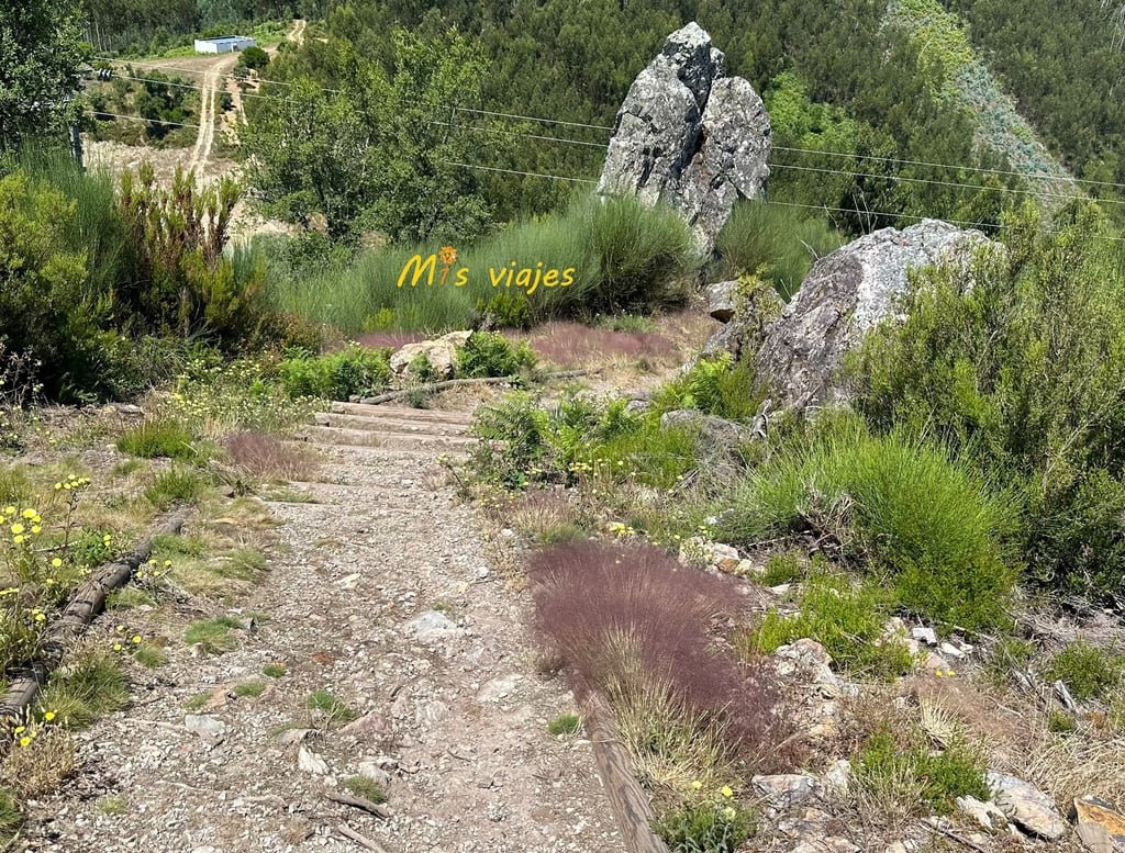 Sendero hacia el mirador de la Ermita