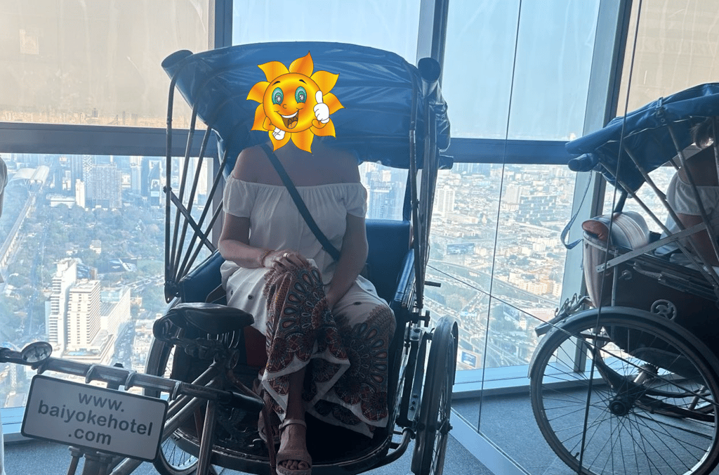 M1s Viajes subida en un tradicional tuk-tuk