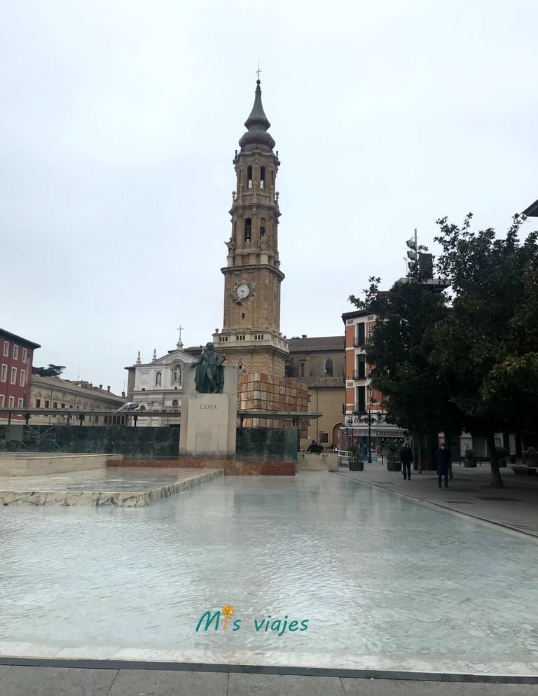 Panorámica de La Seo en la Plaza del Pilar