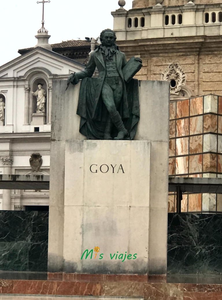 Panorámica del Altar Mayor con la Virgen del Pilar y su piedra del Pilar