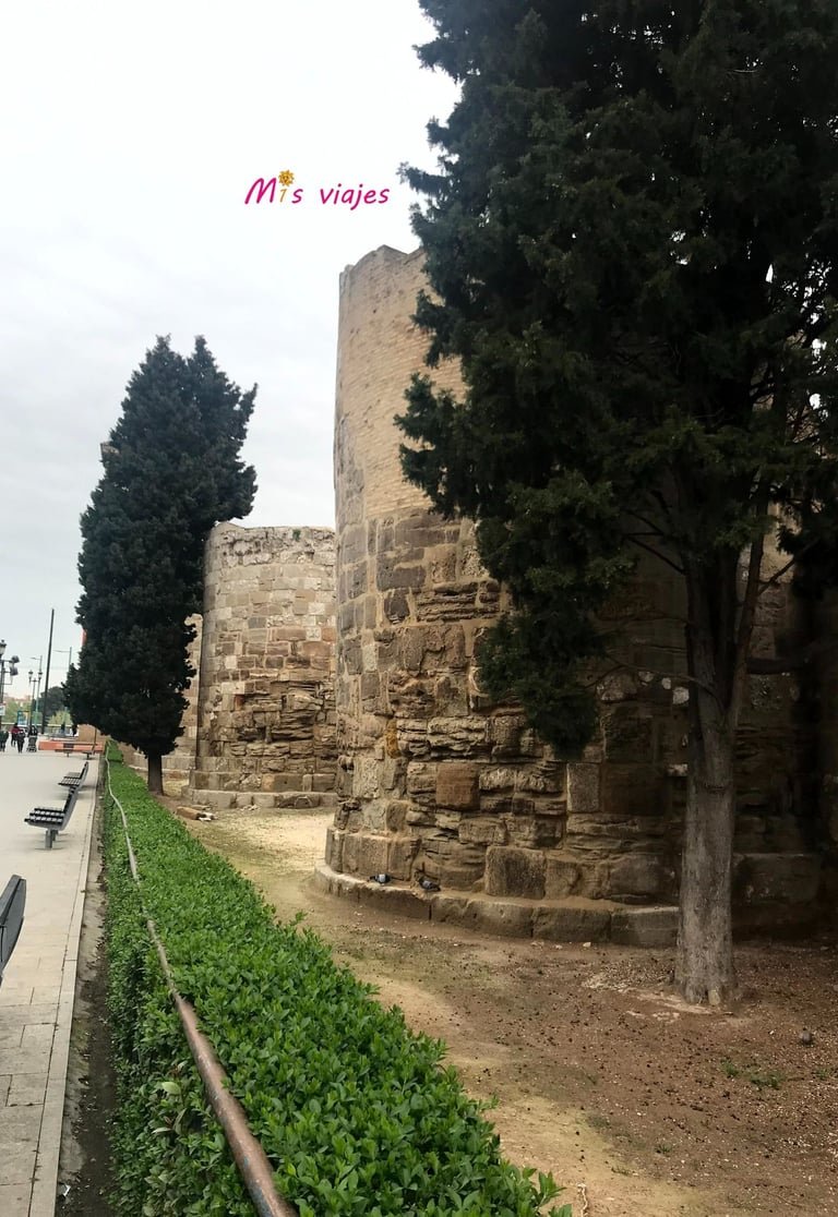 Bellas Murallas bien conservadas en la Av. César Augusto de Zaragoza