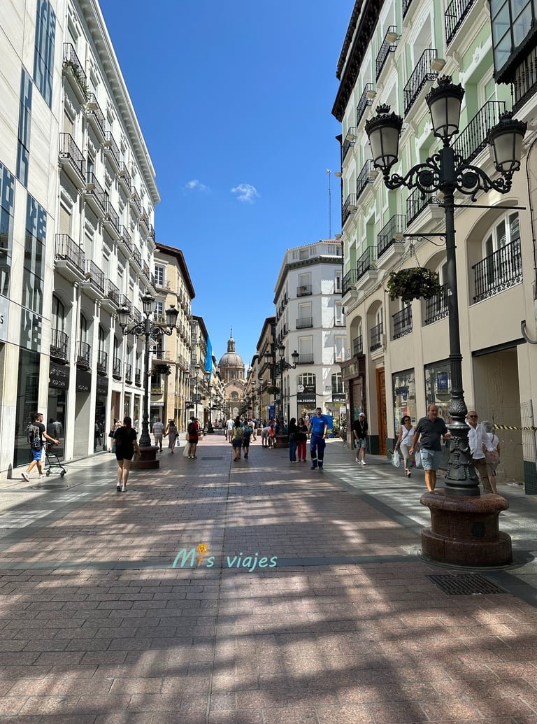 Calle Alfonso I es la calle peatonal comercial más animada de Zaragoza