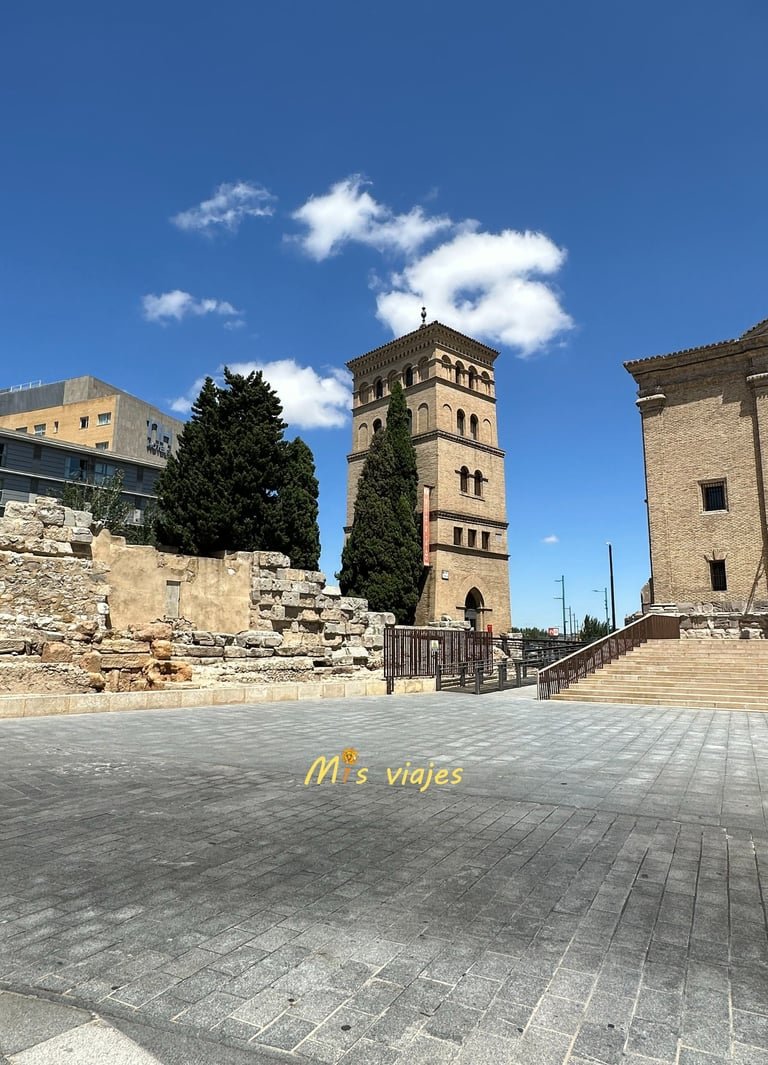 Panorámica de las Murallas con el Torreón de la Zuda