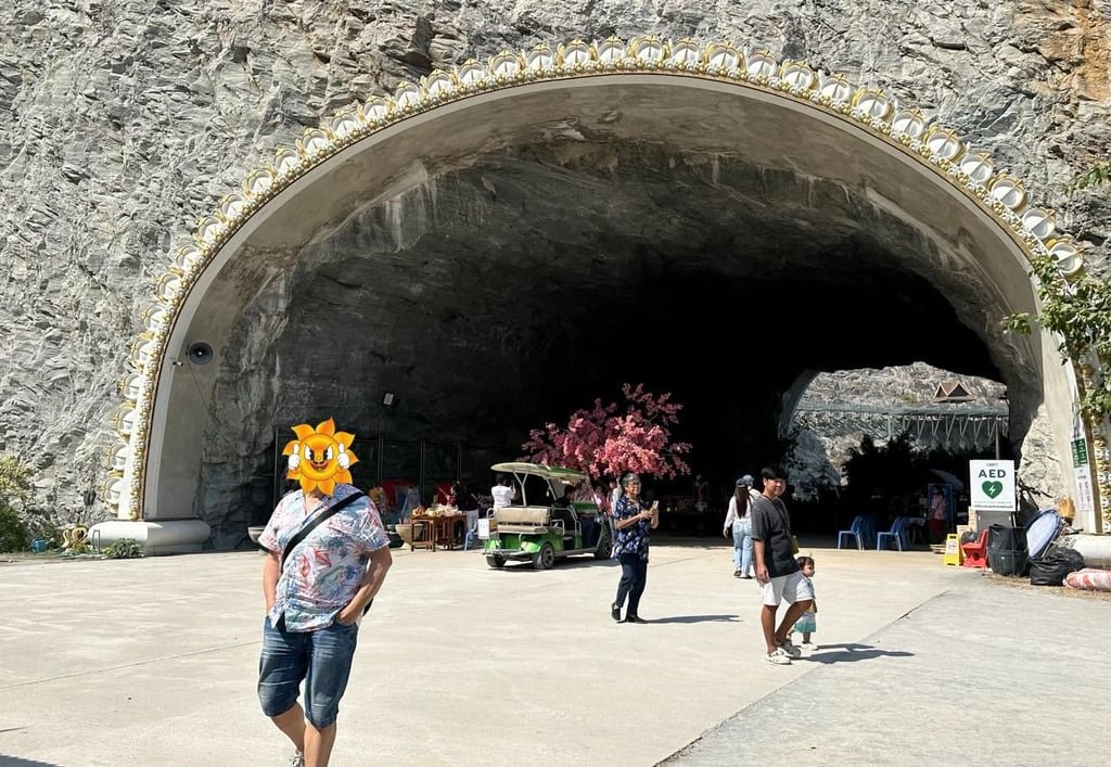 Wat Khao Tham Thiam: El Imponente Buda de U-Thong y su Paz Espiritual Panorámica de la Cueva Sagrada del Wat Khao Tham Thiam