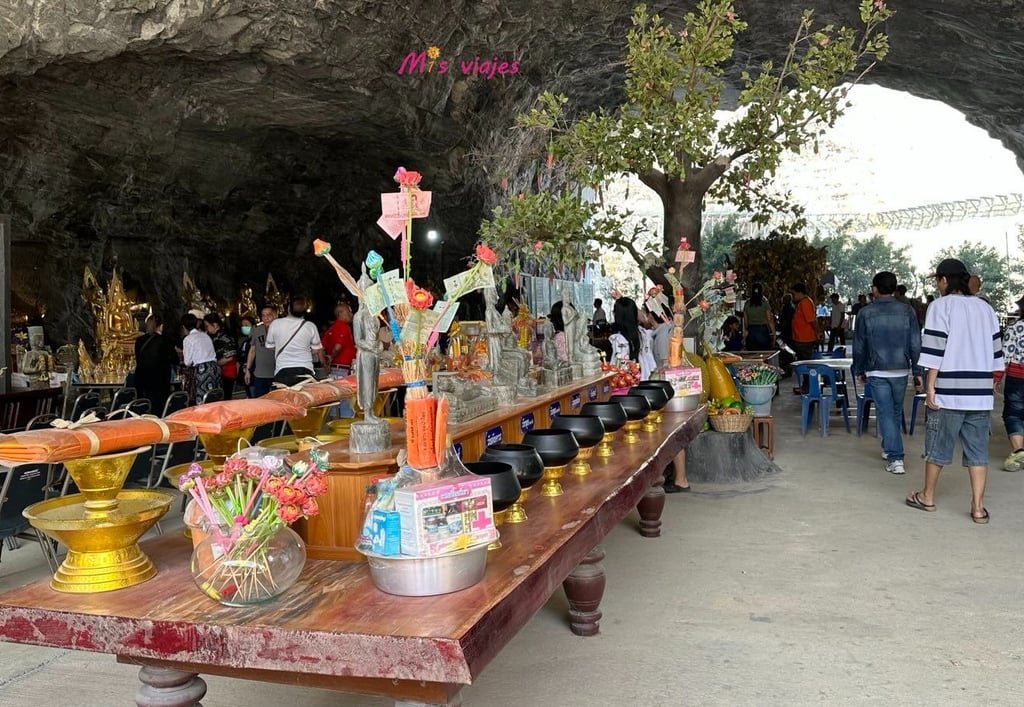 Wat Khao Tham Thiam: El Imponente Buda de U-Thong y su Paz Espiritual Cueva Sagrada del Wat Khao Tham Thiam