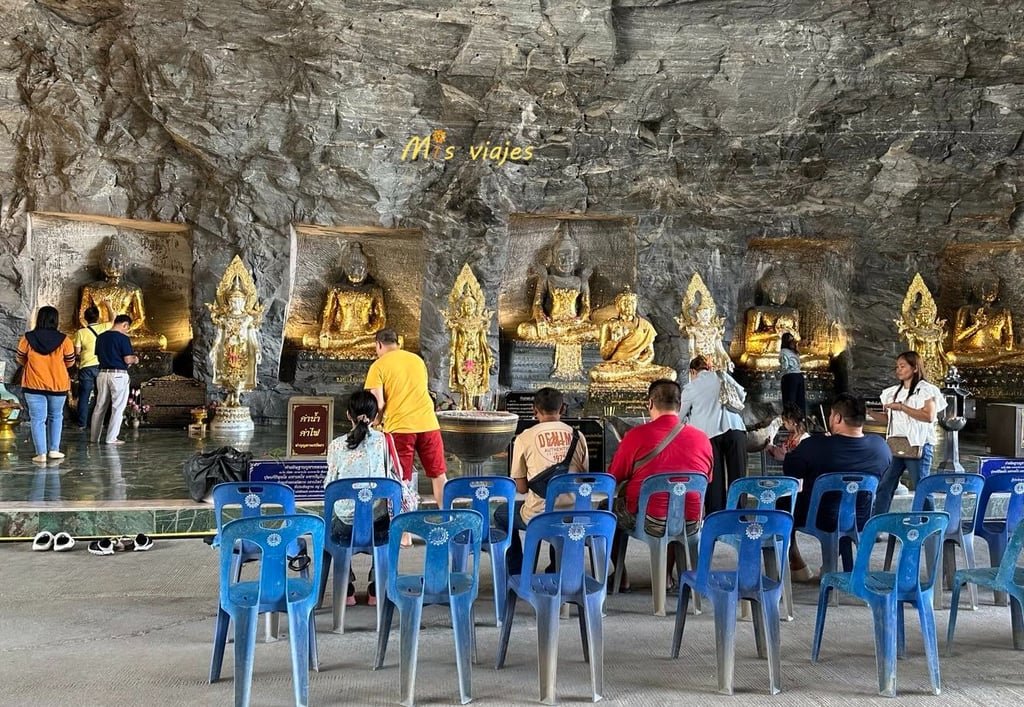 Wat Khao Tham Thiam: El Imponente Buda de U-Thong y su Paz Espiritual Bella cueva en el Wat Khao Tham Thiam