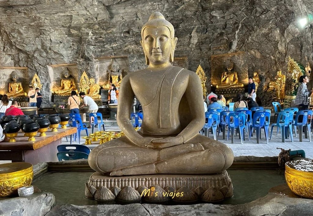 Wat Khao Tham Thiam: El Imponente Buda de U-Thong y su Paz Espiritual Meditación, respeto y espiritualidad en el Wat Khao Tham Thiam