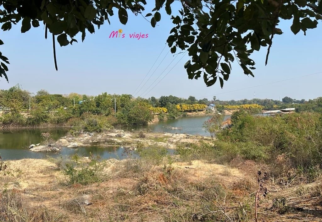Wat Khao Tham Thiam: El Imponente Buda de U-Thong y su Paz Espiritual El Wat Khao Tham Thiam se encuentra en una zona rural de Tailandia
