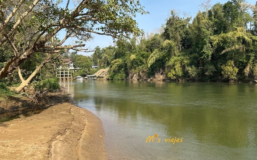 Panorámica del río Kwai a su paso por el Sai Yok Elephan Park