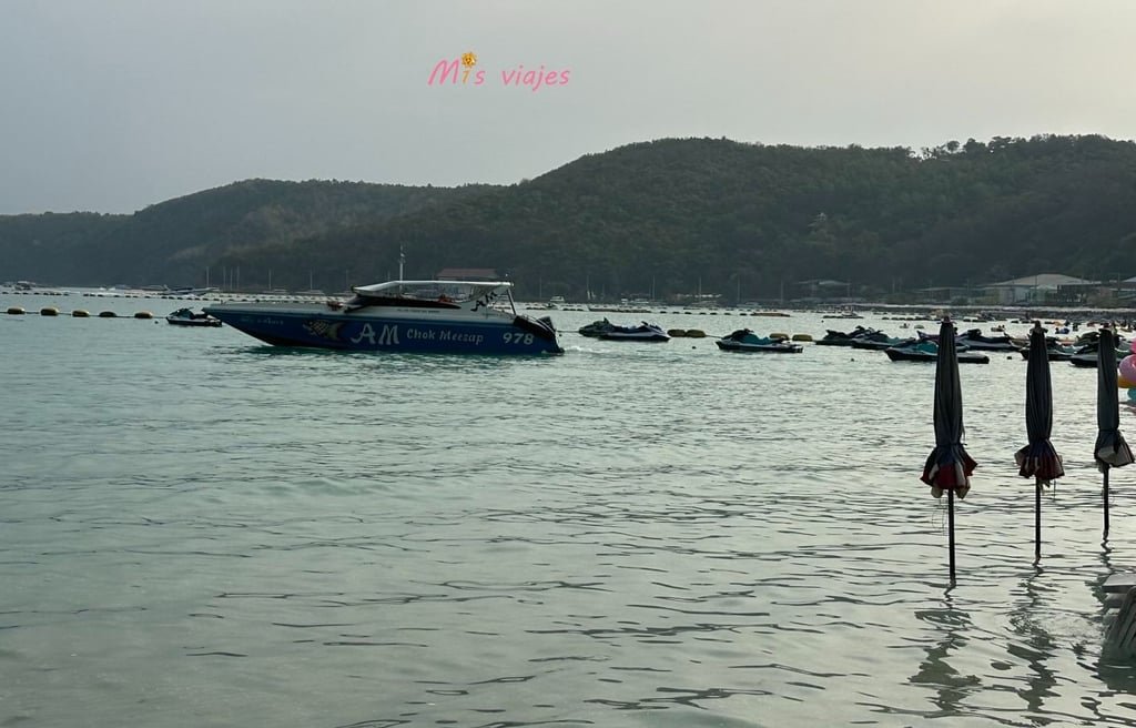 Ko Lan: La Isla Escondida de Tailandia Tawaen Beach con sus aguas turquesas son una belleza