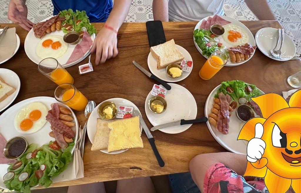 Ko Lan: La Isla Escondida de Tailandia M1s Viajes desayunando en Ko Lan