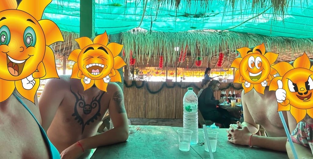 Ko Lan: La Isla Escondida de Tailandia M1s Viajes en el chiringuito de Samae Beach en Ko Lan