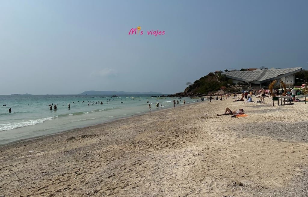 Ko Lan: La Isla Escondida de Tailandia Bella panorámica de Samae Beach en Coral Island