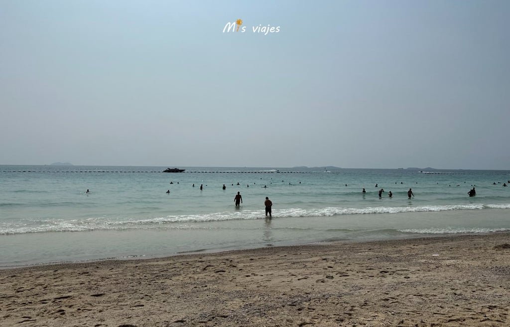 Ko Lan: La Isla Escondida de Tailandia Aguas turquesas cristalinas en Samae Beach