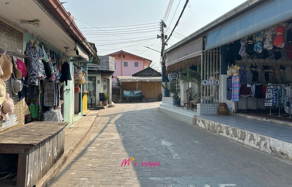 Ko Lan: La Isla Escondida de Tailandia Panorámica del centro de Ko Lan