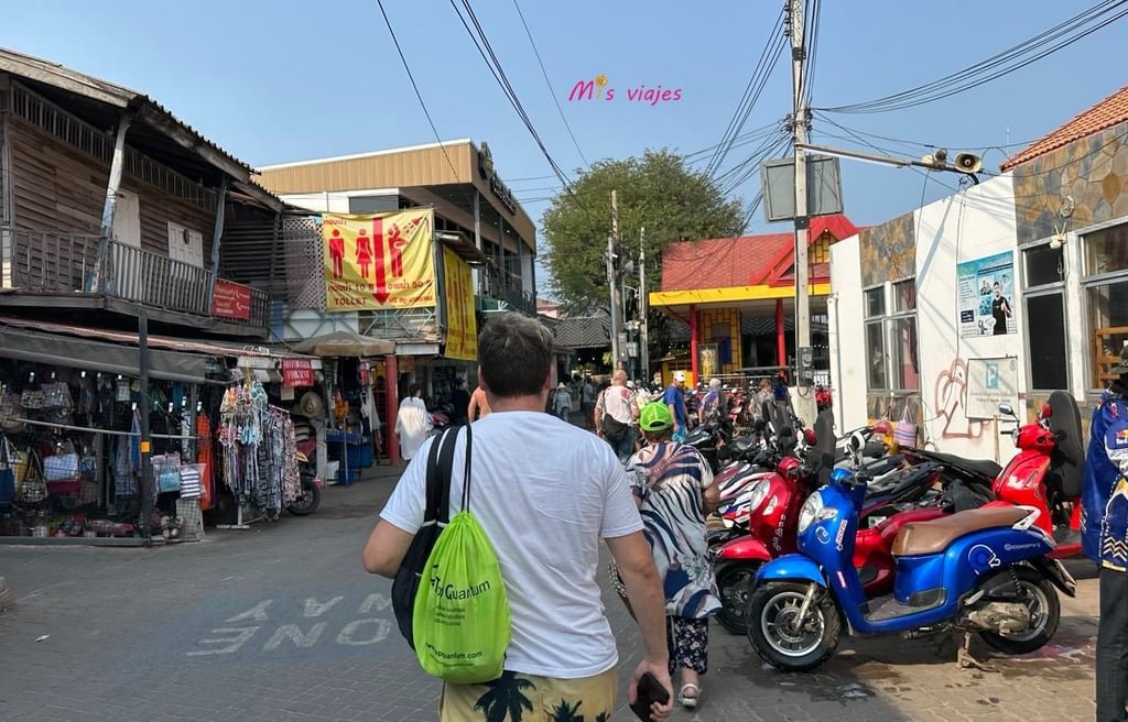 Ko Lan: La Isla Escondida de Tailandia Panorámica de la ciudad de Ko Lan