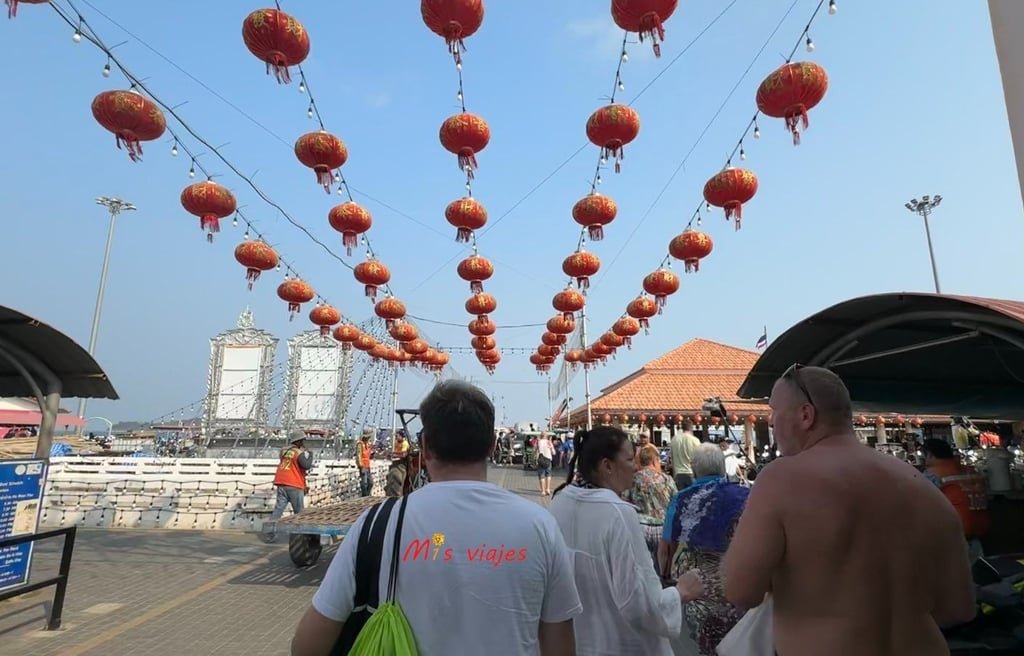 Ko Lan: La Isla Escondida de Tailandia Na Baan Pier en Ko Lan, Tailandia