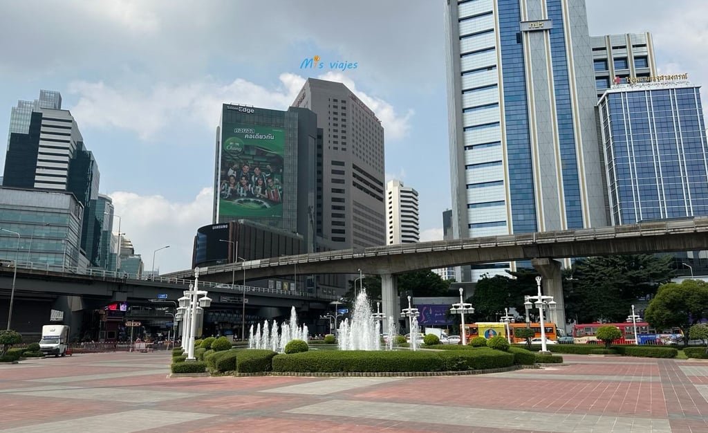 Lumphini Park: El Oasis Verde en el Corazón de Bangkok Panorámica del distrito de Pathum Wan
