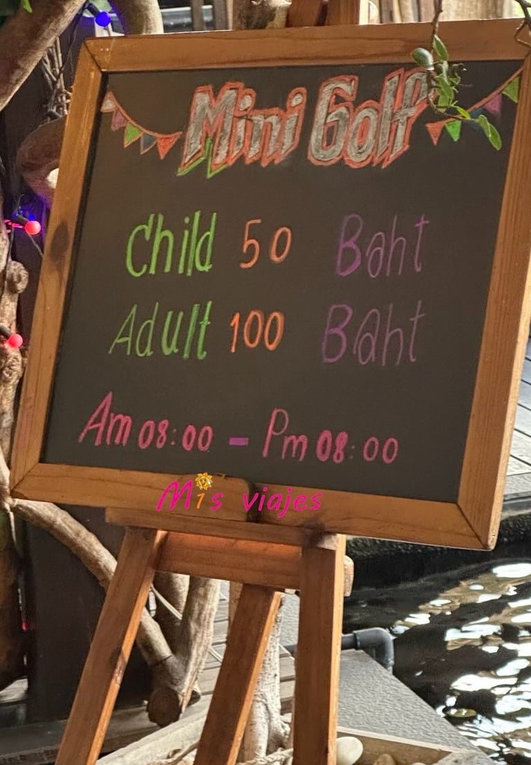 Tablero con el precio de la partida de Mini Golf