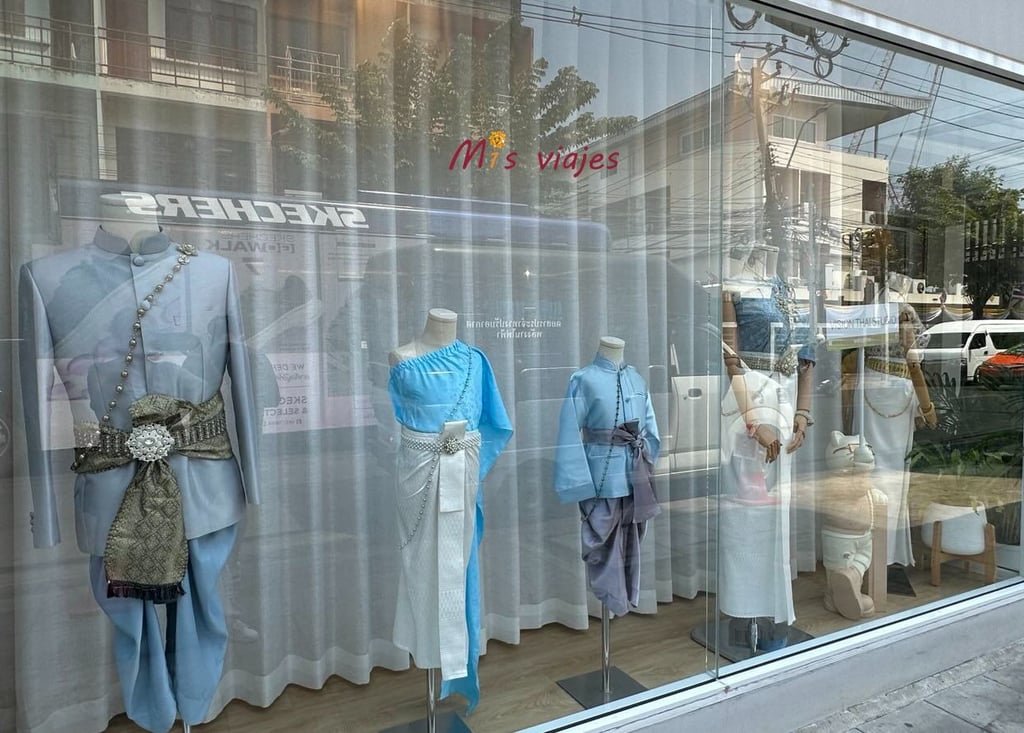 Tejidos basados en seda y telas preciosas las de los trajes tradicionales tailandeses