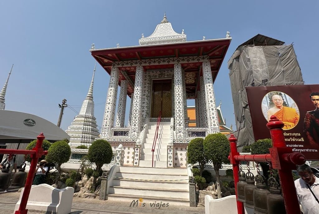 Fachada de uno de los templos en el Wat Arun