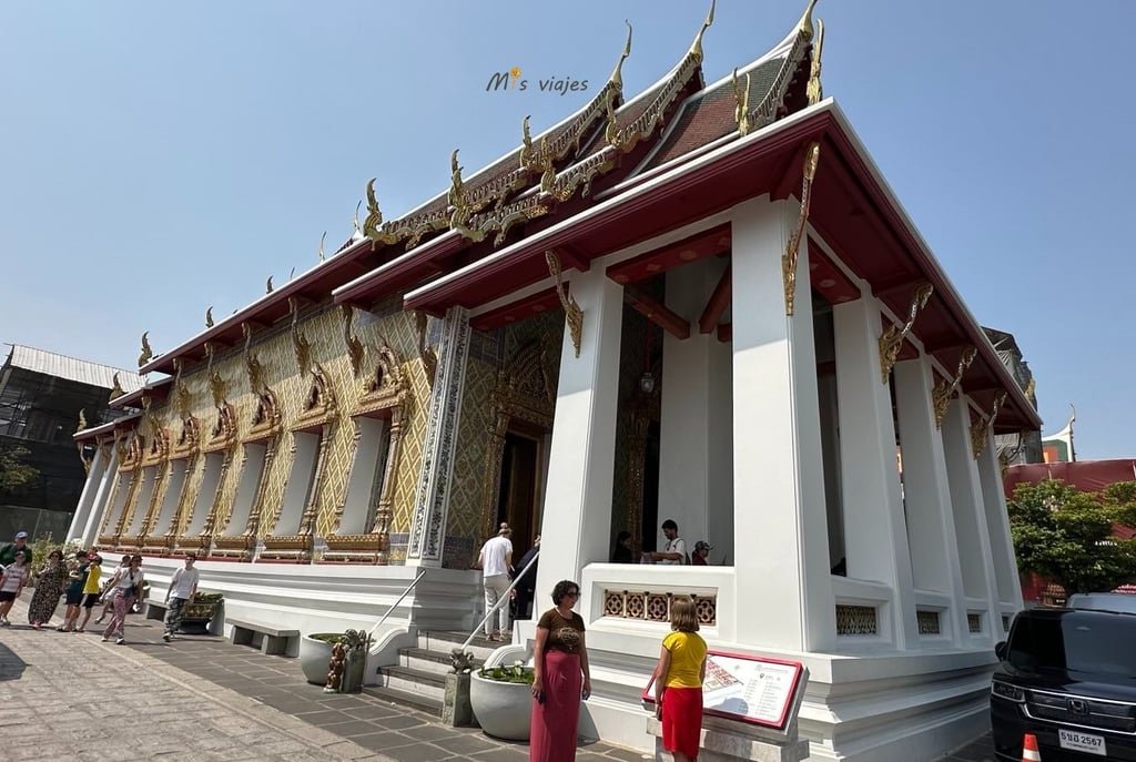 Lateral del Ubosot o Santuario Principal en el Wat Arun