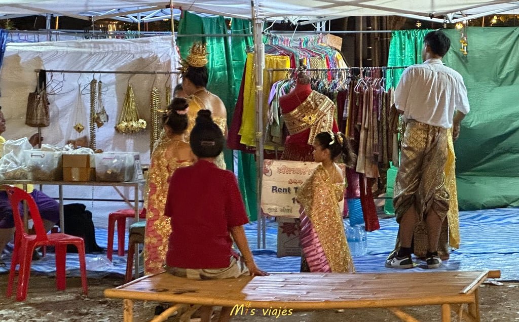 Alquiler de trajes tradicionales en el Mercado de Ayutthaya