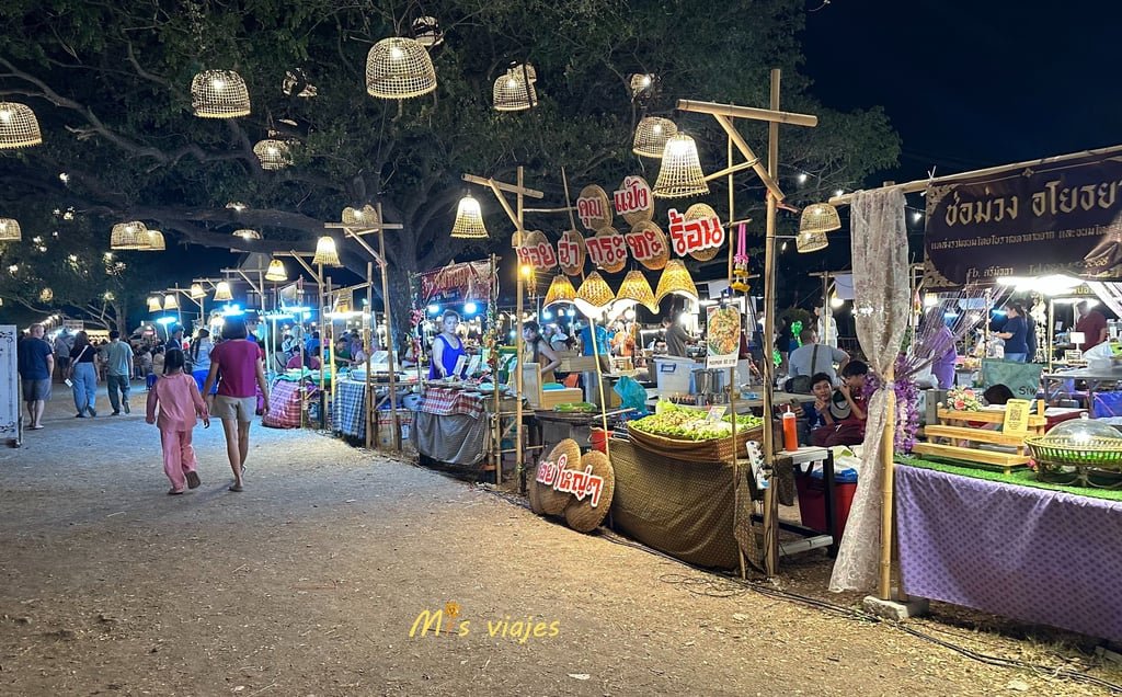 Panorámica del Mercado Nocturno de Ayutthaya