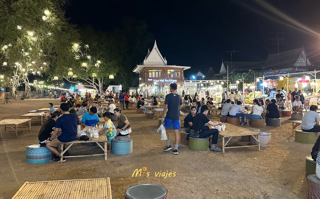 Zona de mesas para poder cenar tranquilamente