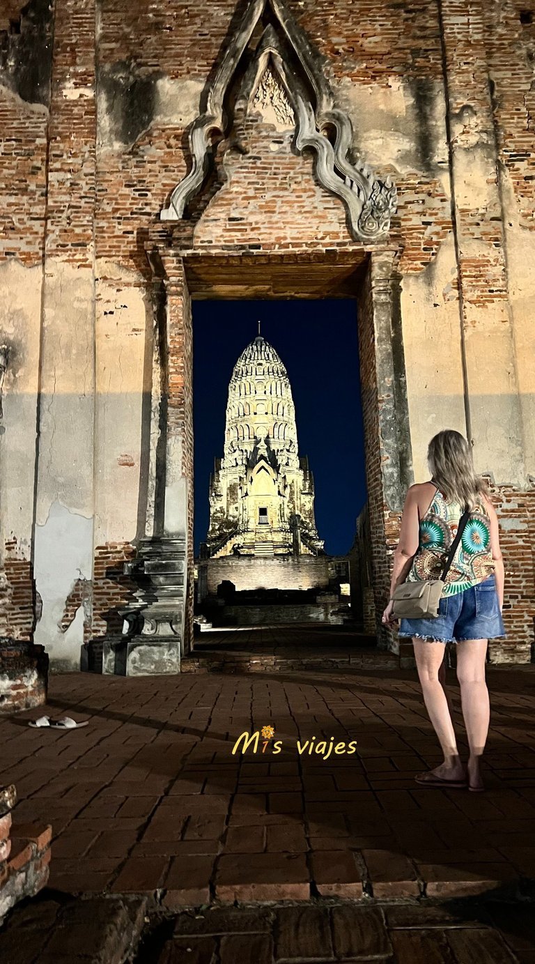 Wat Ratchaburana: El Templo Real de las Ruinas de Ayutthaya M1s Viajes entrando al Wat Ratchaburana