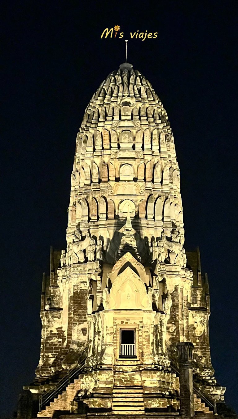 Wat Ratchaburana: El Templo Real de las Ruinas de Ayutthaya El Prag Central es el protagonista del Wat