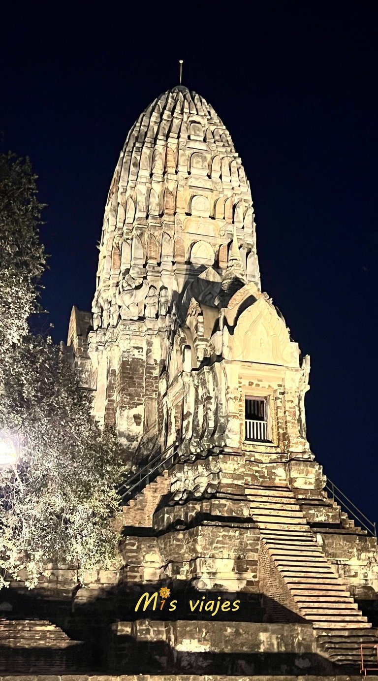 Wat Ratchaburana: El Templo Real de las Ruinas de Ayutthaya El Prang Central es el gran protagonista