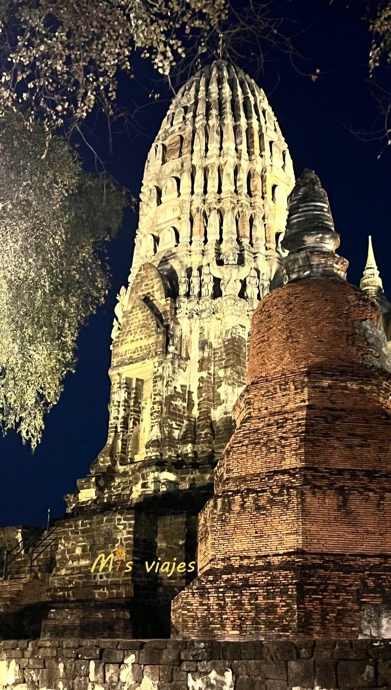Wat Ratchaburana: El Templo Real de las Ruinas de Ayutthaya La bella Ayutthaya antigua capital de Tailandia